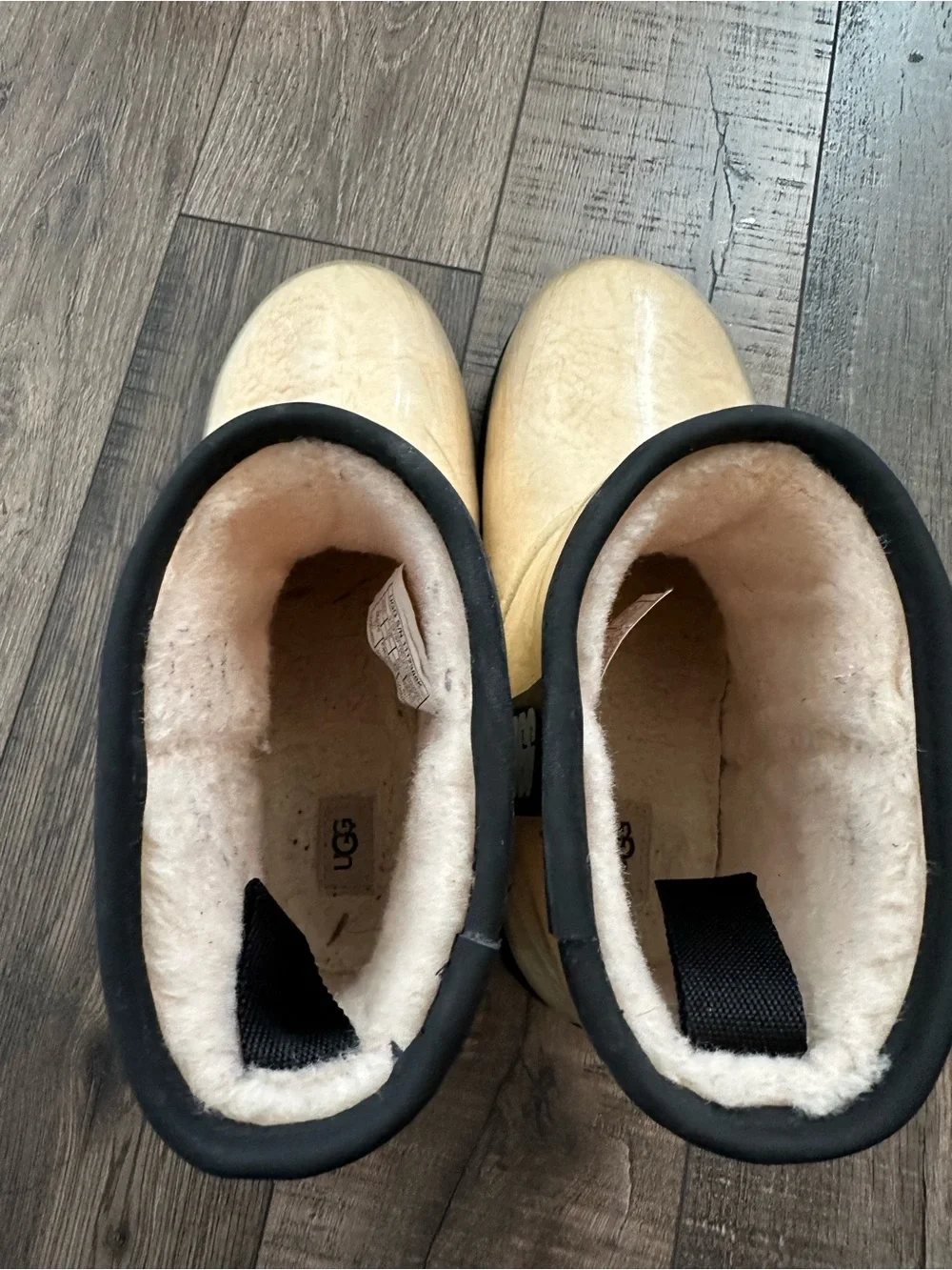 UGG excellent pre
